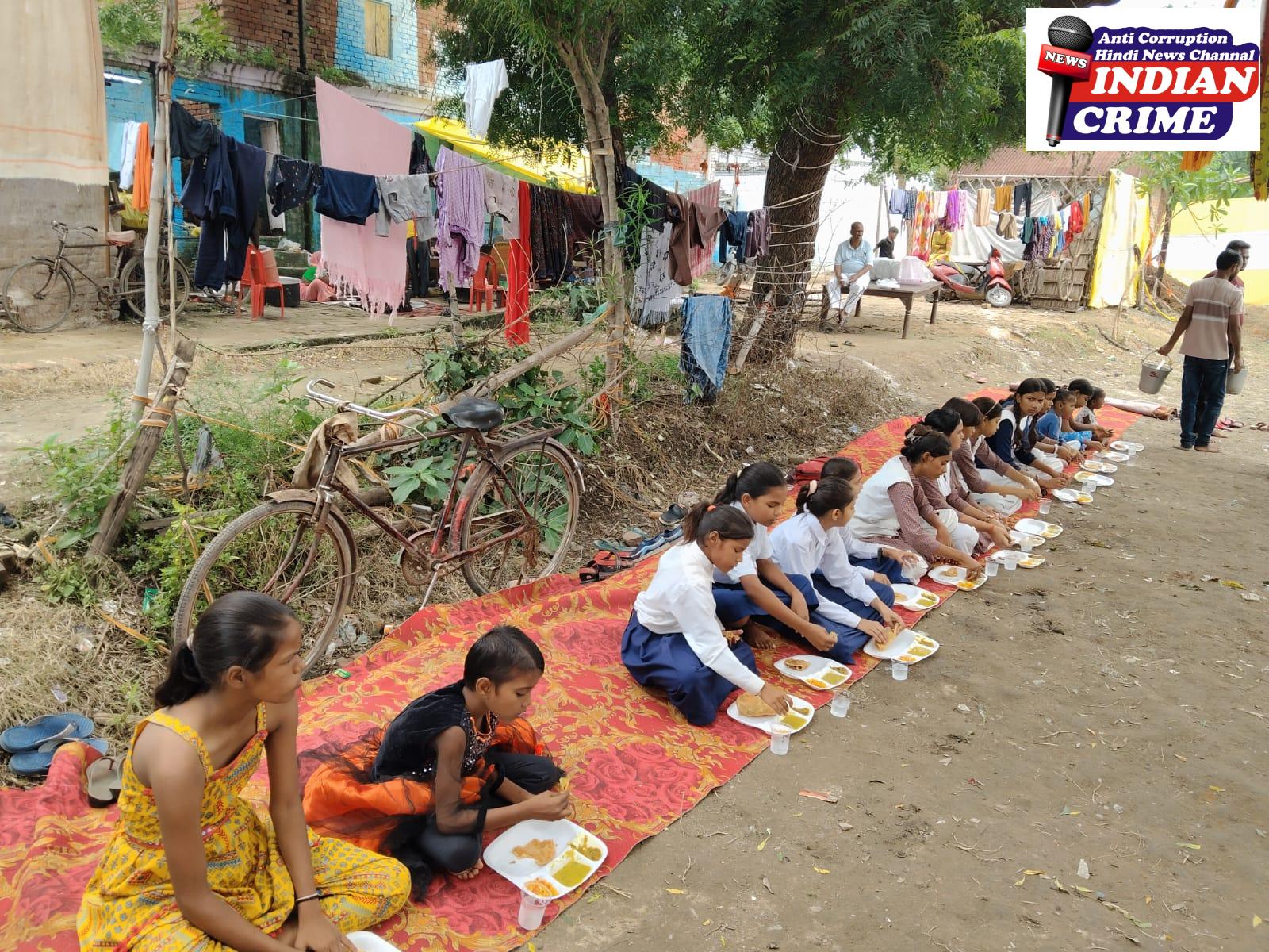      कन्या भोज कराया गया 