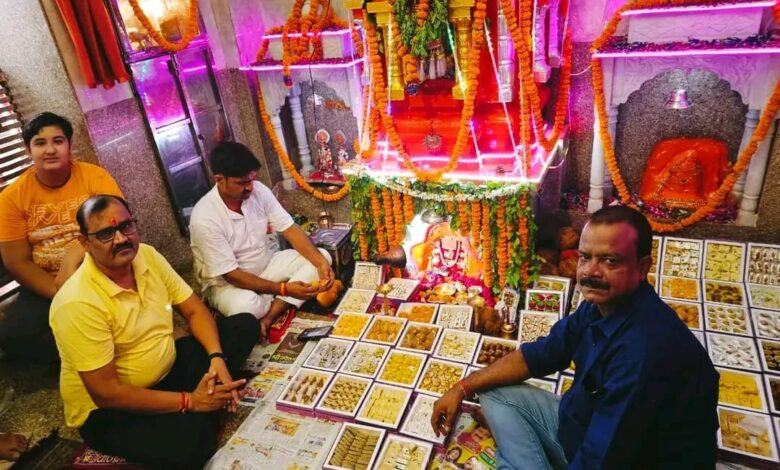 बाल स्वरूप हनुमान छप्पन भोग का प्रसाद