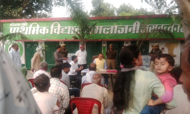 किसानो की परेशानी डीएमने सनी