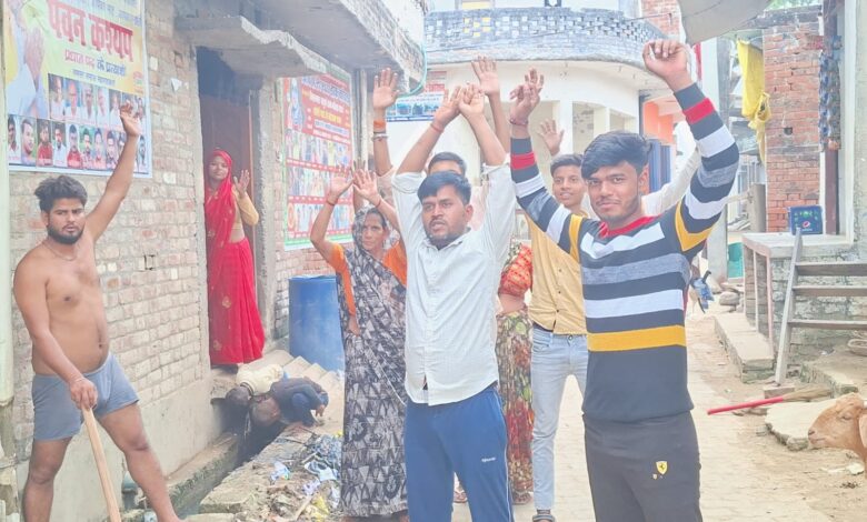 ग्रामीणों का विरोध सफाई को लेकर
