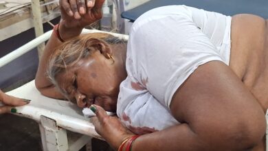 60 वर्षीय वृद्ध महिला को स्कूल बस ने मारी टक्कर