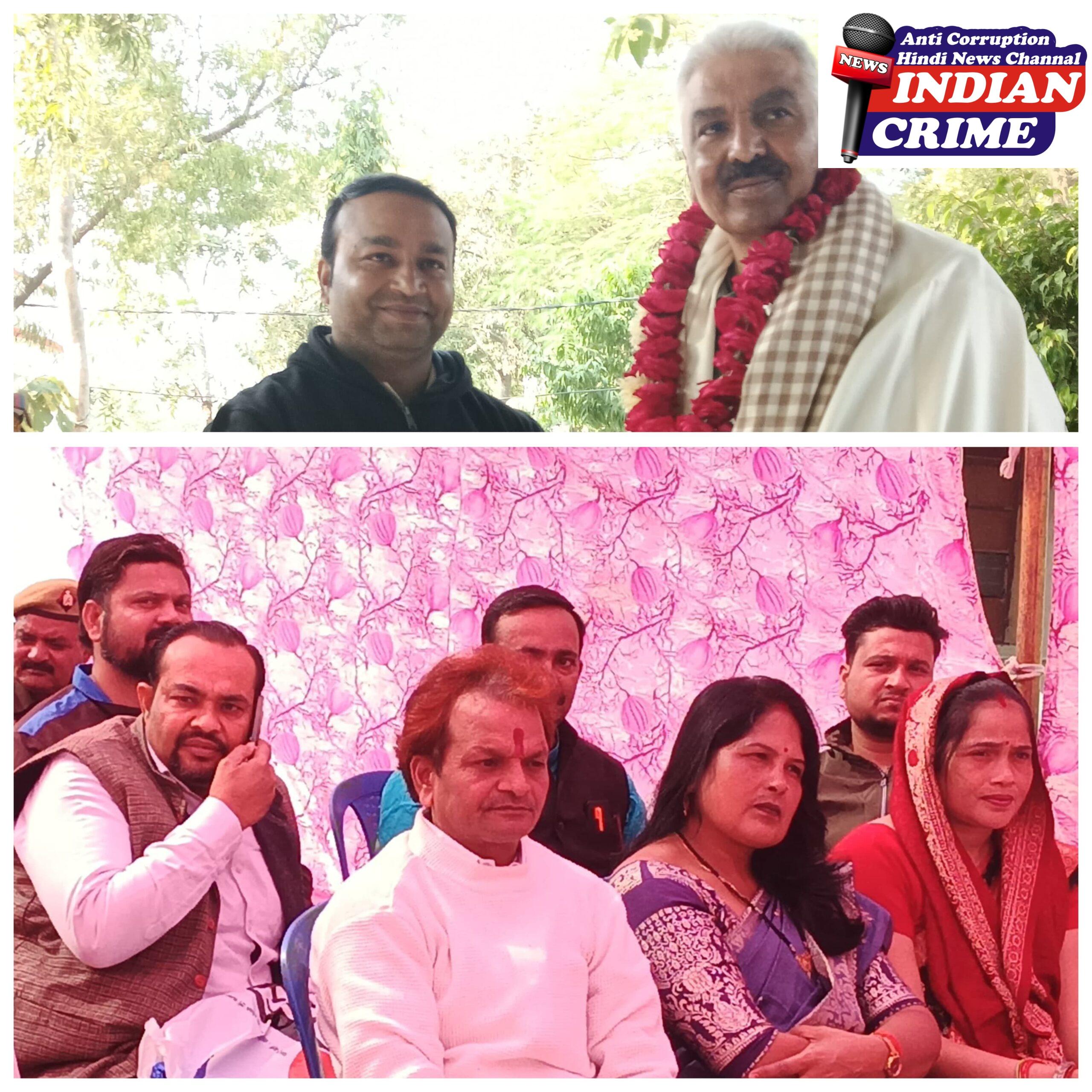   मीटिंग अटेंड करते हुए