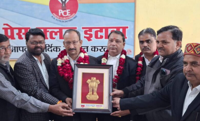 प्रेंस क्लब में सम्मान किए गए पदाधिकारी