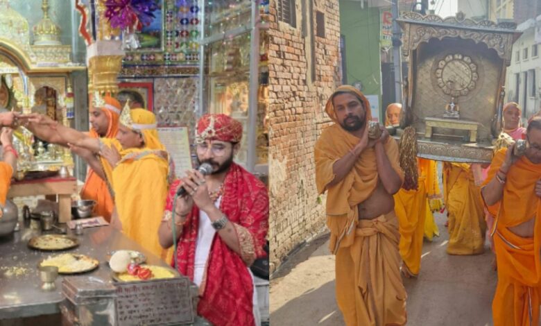 जैन मंदिर में अभिषेक करते हुए