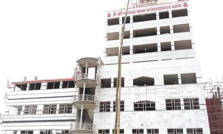 भूमि पूजन करके झंडा फहराया गया