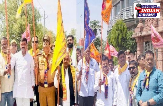 हरी झंडी दिखाकर पदाधिकारी ने यात्रा को आगे बढ़ाया 