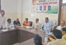 अधिकारियों के साथ वार्तालाप