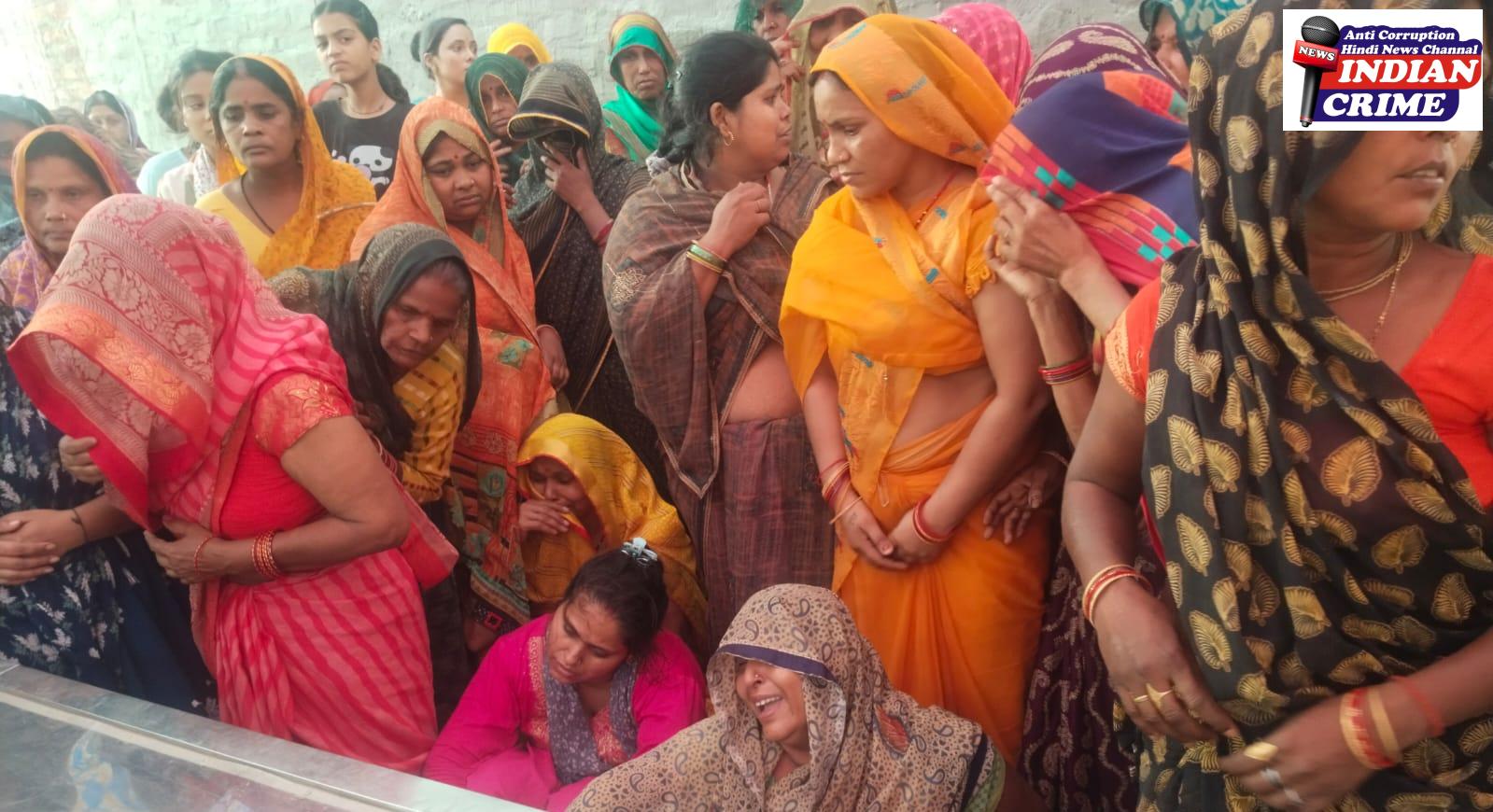 परिवार में रो रो के बुरा हाल